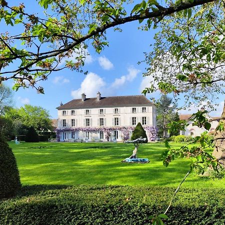 Saint-Sauveur-sur-Ecole Chateau De Brinville מראה חיצוני תמונה